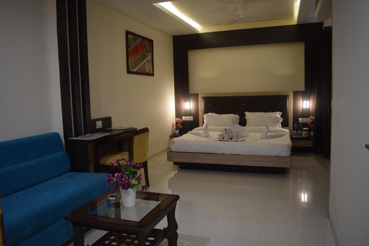 Hotel Dayal Shree Paradise Бхопал Екстер'єр фото
