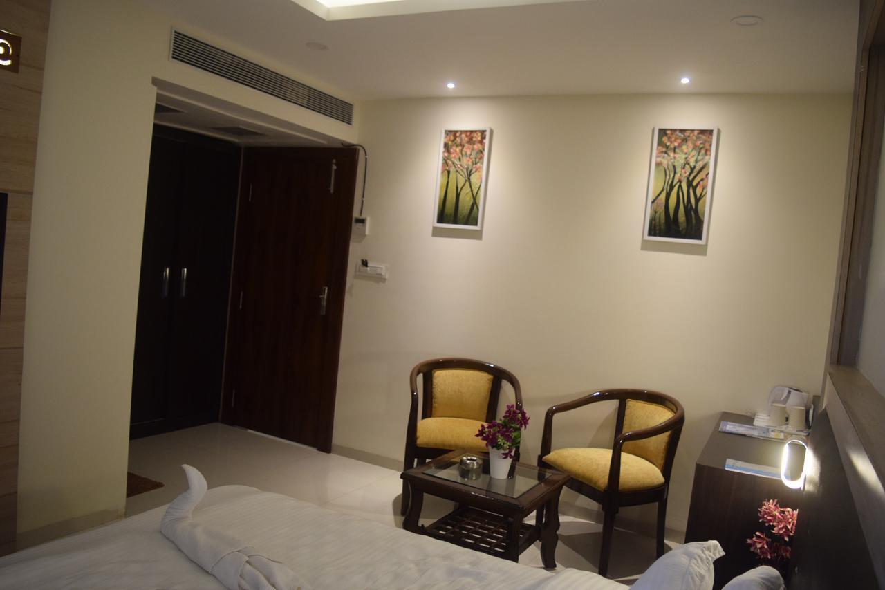 Hotel Dayal Shree Paradise Бхопал Екстер'єр фото